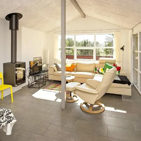Vakantiehuis Two-bedroom Holiday In 27