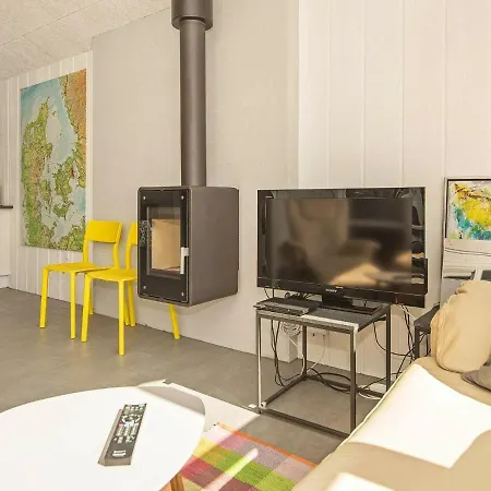 Vakantiehuis Two-bedroom Holiday In 27 *
