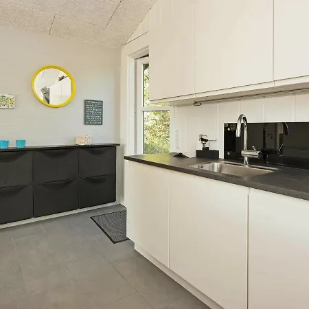 Vakantiehuis Two-bedroom Holiday In 27