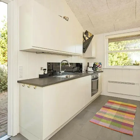 Vakantiehuis Two-bedroom Holiday In 27